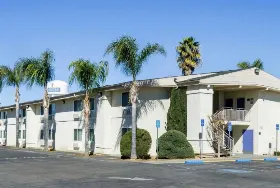 Photograph of Motel 6, Merced