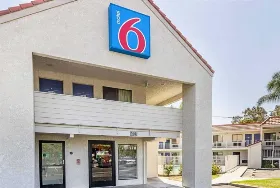 Photograph of Motel 6, Fresno
