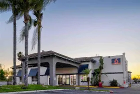 Photograph of Motel 6, Artesia