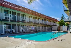 Photograph of Motel 6, Fresno