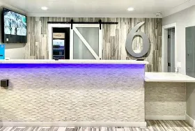 Photograph of Motel 6, Yuba City
