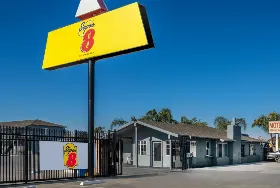 Photograph of Super 8, Bakersfield