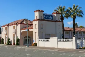 Photograph of Travelodge, Redding