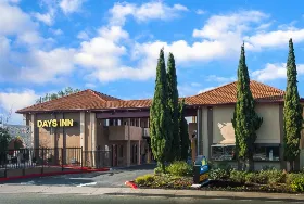 Photograph of Days Inn, Pinole