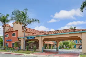 Photograph of Travelodge, Lynwood