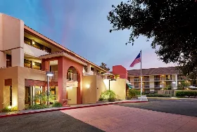 Photograph of La Quinta Inn & Suites, Thousand Oaks