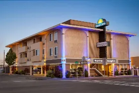 Photograph of Days Inn, Eureka