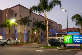 Photograph of Holiday Inn Express & Suites Bakersfield Central, Bakersfield