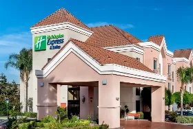 Photograph of Holiday Inn Express, Lathrop
