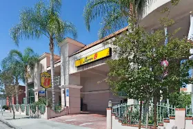Photograph of Super 8, North Hollywood