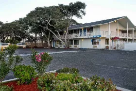 Photograph of Motel 6, Monterey