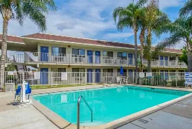 Photograph of Motel 6, Bakersfield