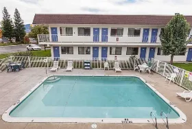 Photograph of Motel 6, Yreka