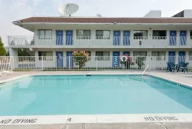 Photograph of Motel 6, Weed