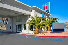 Photograph of Motel 6, Victorville