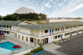 Photograph of Motel 6, Morro Bay