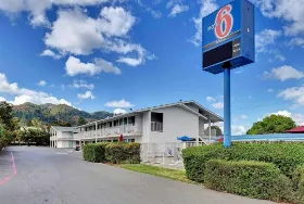 Photograph of Motel 6, Ukiah