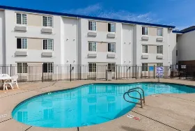 Photograph of Motel 6, Auburn