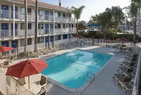 Photograph of Motel 6, Carpinteria
