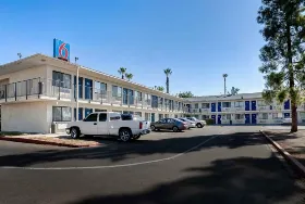 Photograph of Motel 6, Bakersfield