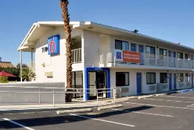 Photograph of Motel 6, Palm Desert