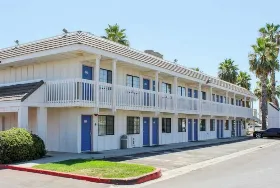 Photograph of Motel 6, Coalinga