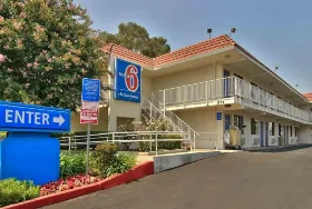 Photograph of Motel 6, West Sacramento