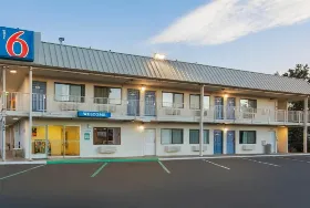 Photograph of Motel 6, Woodland