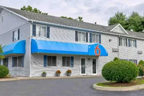 Photograph of Motel 6, Bethel
