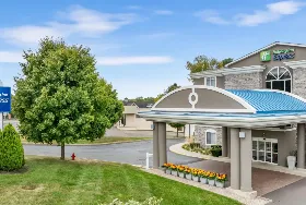 Photograph of Holiday Inn Express, Newington