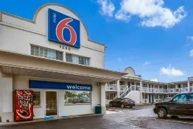 Photograph of Motel 6, Washington