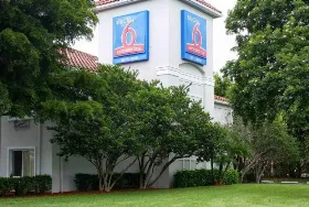 Photograph of Studio 6, West Palm Beach
