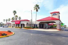 Photograph of Ramada by Wyndham, Davenport