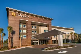 Photograph of La Quinta Inn & Suites, Orlando