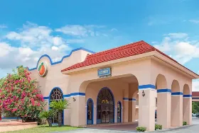 Photograph of Travelodge Suites By Wyndham Kissimmee Orange, Kissimmee