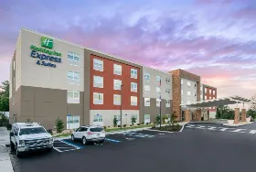 Photograph of Holiday Inn Express, Wildwood