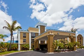 Photograph of Holiday Inn Express, Vero Beach