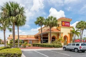 Photograph of Clarion Inn & Suites Kissimmee-Lake Buena Vista South, Kissimmee