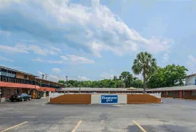 Photograph of Rodeway Inn, Winter Haven