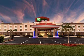 Photograph of Holiday Inn Express, Lake Wales