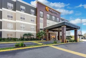 Photograph of La Quinta Inn & Suites, Tampa