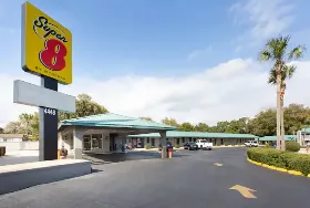 Photograph of Super 8, Pensacola