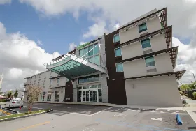 Photograph of Holiday Inn Express & Suites, Miami