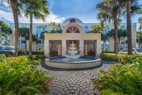 Photograph of La Quinta Inn & Suites, Deerfield Beach