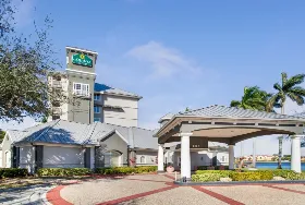 Photograph of La Quinta Inn & Suites, Hollywood