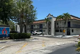 Photograph of Motel 6, Riviera Beach