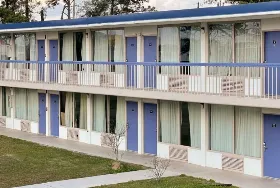 Photograph of Motel 6, Marianna