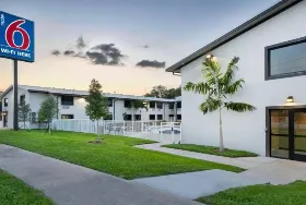 Photograph of Motel 6, Fort Lauderdale