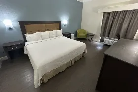 Photograph of Red Roof PLUS+, Fort Myers