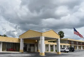 Photograph of Super 8, Ocala